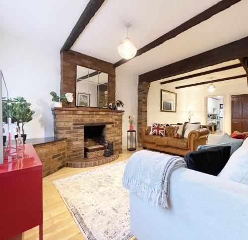 CHARMING WINDSOR COTTAGE, INCREDIBLE Location, Castle Doorstep, Windsor