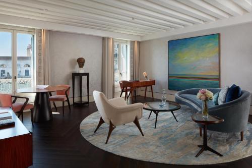 One-Bedroom Monet King Suite