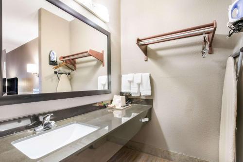 Econo Lodge Forrest City - image 5