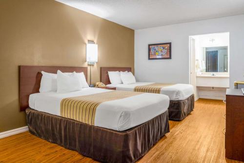 2 double beds