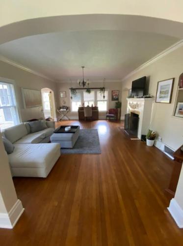 Shared lounge/TV area, Beautiful Private Room With King Size Bed in Downtown Orlando near The Osprey Tavern