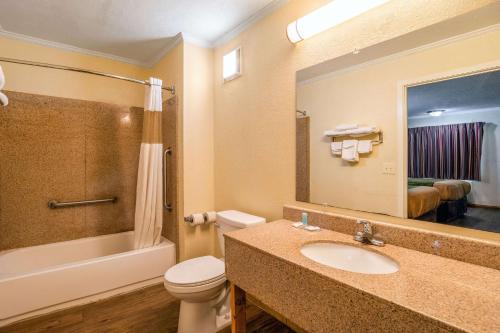 Rodeway Inn & Suites Fort Jackson in Columbia, USA