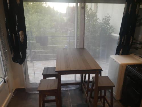 Вид, Maison dans village proche de Melun château de vaux le vicomte (Voisenon village paisible Gare de lyon 25mn RER acces A5 a 10mn Paris 5mn proche de Melun chateau de) in Рубелле