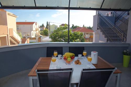 Banić Apartments with pool