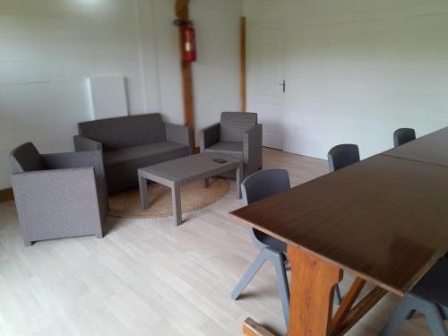 Mara'ai le spot Tubuai, Chambre Triple Deluxe Mahu SDB Privée avec piscine (Mara'ai le spot Tubuai, Chambre Triple Deluxe Mahu SDB Privee avec piscine) in Ausztrál-szigetek