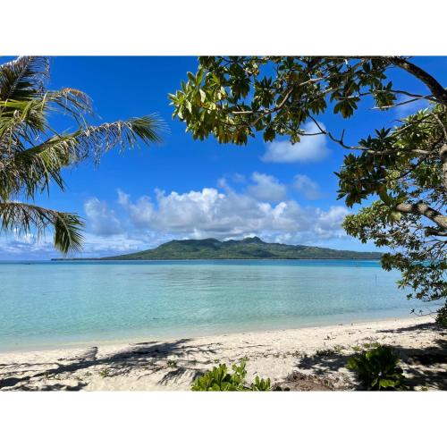 Mara'ai le spot Tubuai Chambre triple Taahueia Deluxe SDB privee avec piscine in Austral Islands