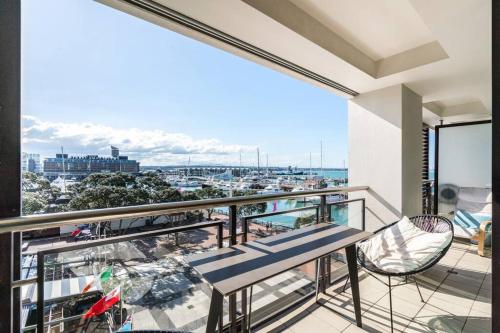 A Luxury Waterfront Nest Above Viaduct Harbor, Auckland (photo 5)