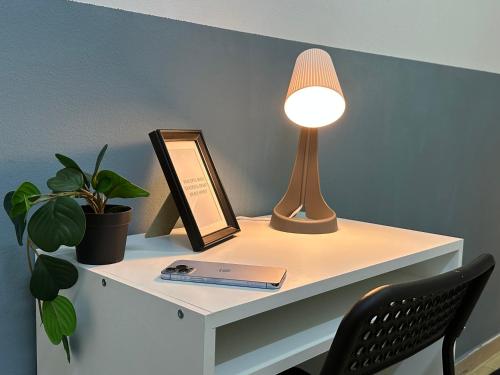 Spacious Mini Partition Room Near Emirates Mall, Dubái (foto 7)