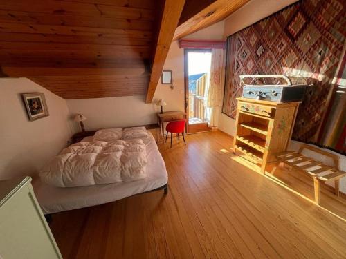 Duplex 3 pièces + cabine avec balcon et parking au centre des Angles - FR-1-593-102, Лез-Англь (фото 6)