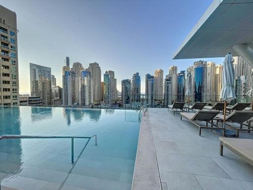 Vacationer Holiday Homes I Modern 2 Bedroom I Skyline & Marina Views, Dubái (foto 4)