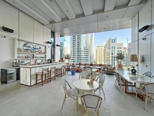 Vacationer Holiday Homes I Modern 2 Bedroom I Skyline & Marina Views, Dubái (foto 5)
