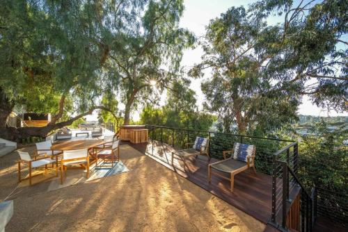 Skyline Serenity Lux Hilltop Retreat Spa and Sauna in Los Angeles, USA