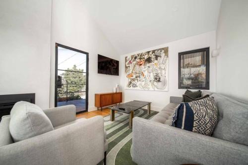 Skyline Serenity Lux Hilltop Retreat Spa and Sauna in Los Angeles, USA
