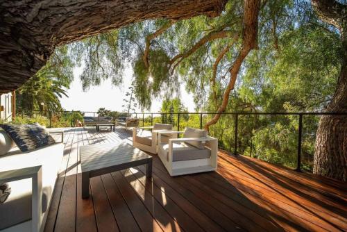 Skyline Serenity Lux Hilltop Retreat Spa and Sauna in Los Angeles, USA