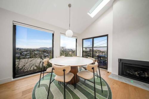 Skyline Serenity Lux Hilltop Retreat Spa and Sauna in Los Angeles, USA