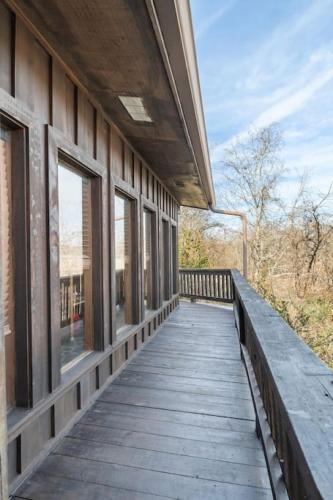 Cozy Cabin Getaway on Buffalo River with HUGE Patio