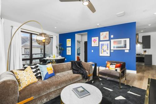 Luxury 2 Bedroom 4 Bed with HUGE Wrap Around Patio Gym and Pool in Nashville, USA