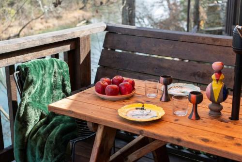 Cozy Cabin Getaway on Buffalo River with HUGE Patio