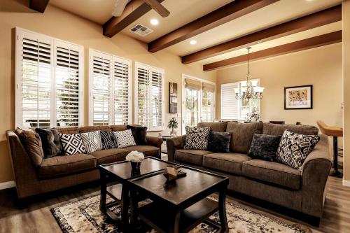 Legacy Villas 1 BR 1 Story Kitchen Resort Pools Gym in La Quinta, USA