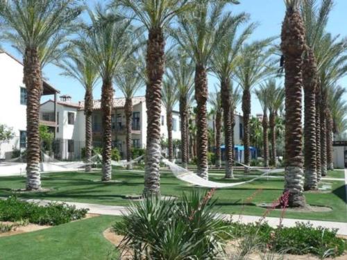 Legacy Villas 1 BR 1 Story Kitchen Resort Pools Gym in La Quinta, USA