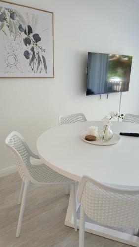 Husky 19 Beautifully Appointed Apartments - GREAT LOCATION - in the heart of Husky in Джервис-Бей