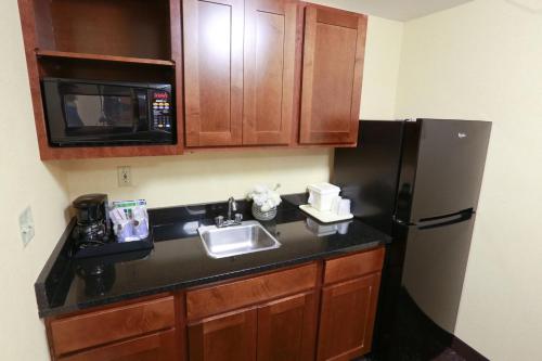 Holiday Inn Express Hotel & Suites West Chester, an IHG Hotel