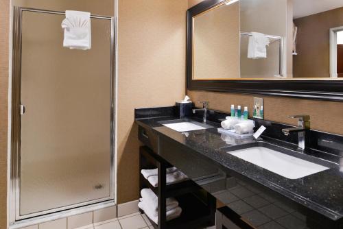 Holiday Inn Express Hotel & Suites West Chester, an IHG Hotel