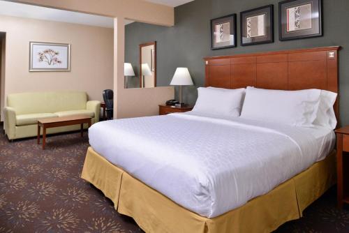 Holiday Inn Express Hotel & Suites West Chester, an IHG Hotel