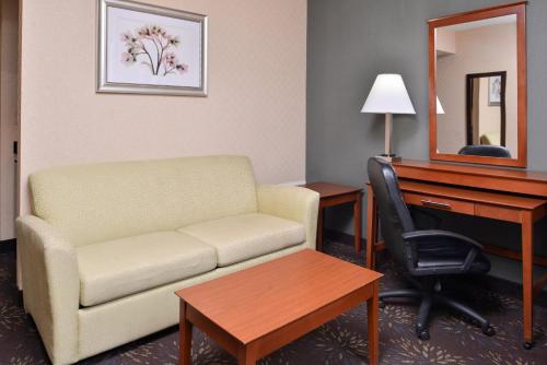 Holiday Inn Express Hotel & Suites West Chester, an IHG Hotel