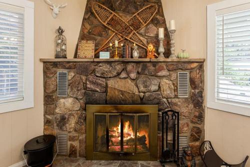 Storybook Cottage Near Slopes in Big Bear Lake, USA