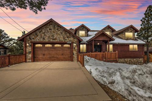 Wolf Cabin Slope with lake views in Big Bear Lake, USA