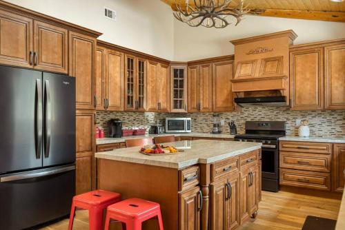 Wolf Cabin Slope with lake views in Big Bear Lake, USA