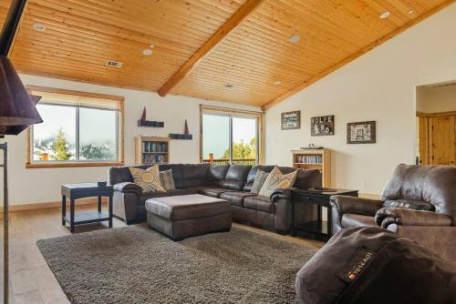 Wolf Cabin Slope with lake views in Big Bear Lake, USA