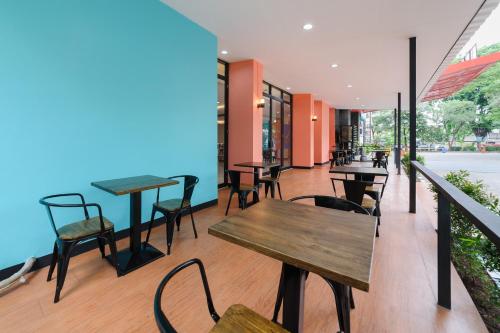 Wyposażenie, Sans Hotel Green Bekasi by RedDoorz near Centrum handlowe Guardian Mall Metropolitan