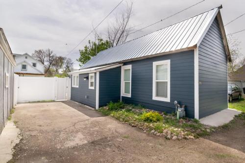 Cozy Montana Retreat | Central Location | W & R - image 8