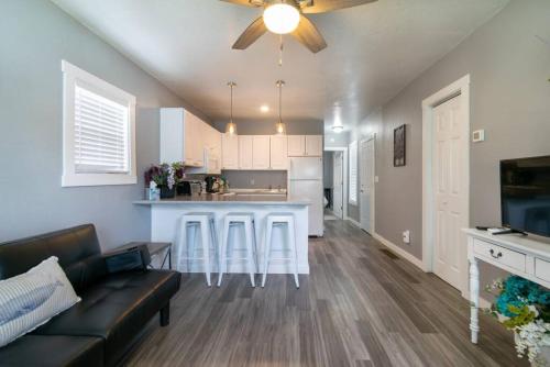 Cozy Montana Retreat | Central Location | W & R - image 9