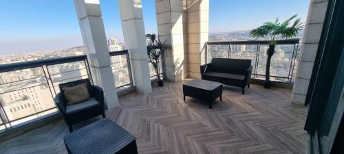 JTower Royal Suites - The Penthouse - Alefimmoed - image 2