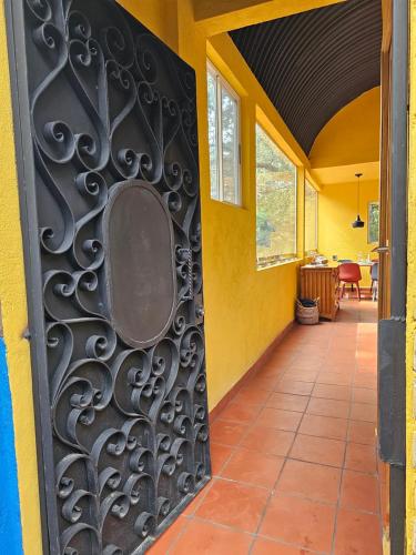 La Cabaña Negra al fondo del Bosque de Tepoztlán (La Cabana Negra al fondo del Bosque de Tepoztlan) in San Pedro
