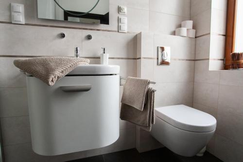 Budapest Terrace Apartment - image 3