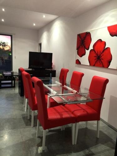 2 bedrooms, 3 beds