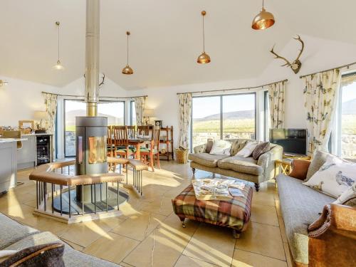 4 Bed in The Cairngorms 80298 gîte à louer Carn Ealasaid