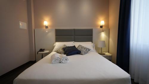 Standard Double Room image 1