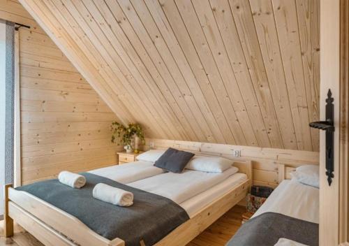 4 bedrooms, 9 beds