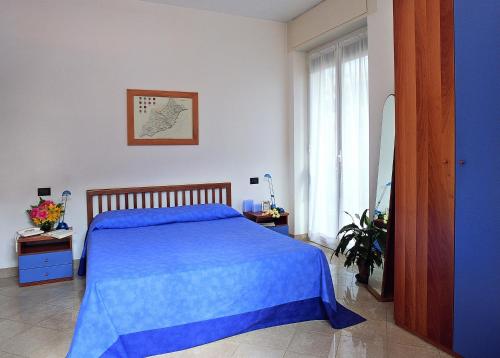 2 bedrooms, 4 beds