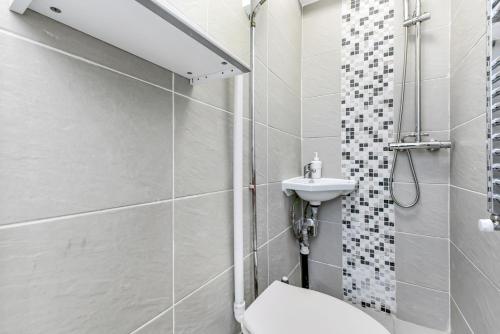 Family House in the Heart of Hanwell with 5 stars!, Londýn (fotografie 10)