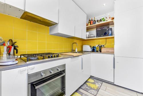 Family House in the Heart of Hanwell with 5 stars!, Londýn (fotografie 7)