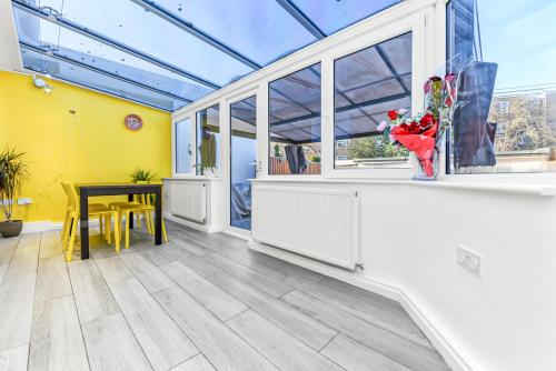 Family House in the Heart of Hanwell with 5 stars!, Londýn (fotografie 8)