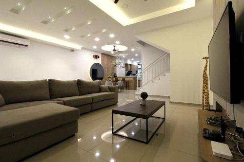 Unique 3 Storey Near Jonker@Heritage (max 25pax) Unique 3 Storey Near Jonker@Heritage (max 25pax)