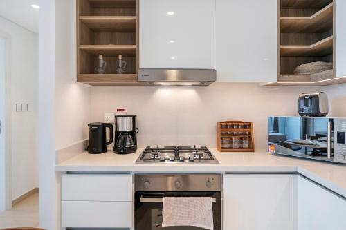 FAM Living - 1BR Downtown Getaway - Downtown Views 2 - image 9