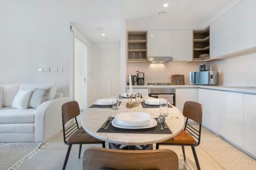 FAM Living - 1BR Downtown Getaway - Downtown Views 2 - image 8